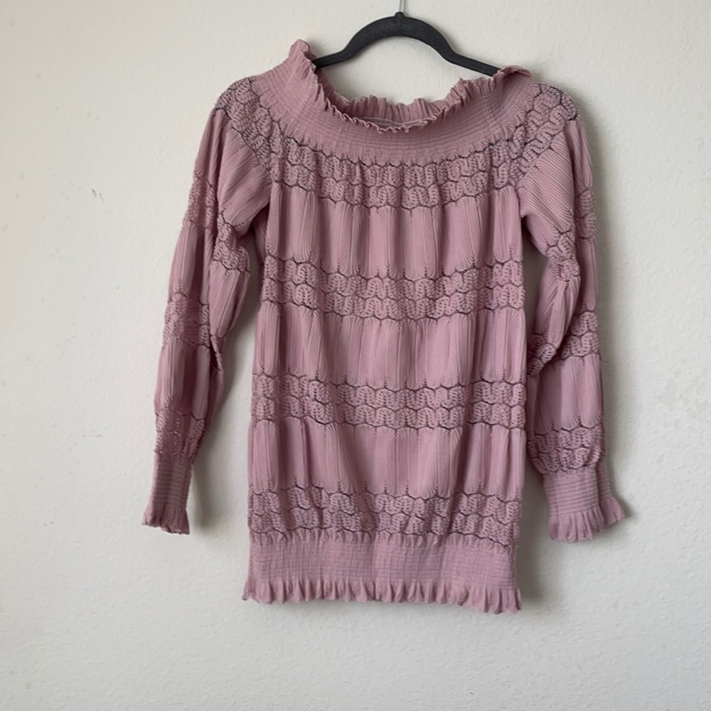 No brand . Size small.color pink %65 polyester. %30RAYON